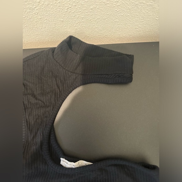 LF Cut Out Shoulder Mock Neck Tank Top - Picture 6 of 10